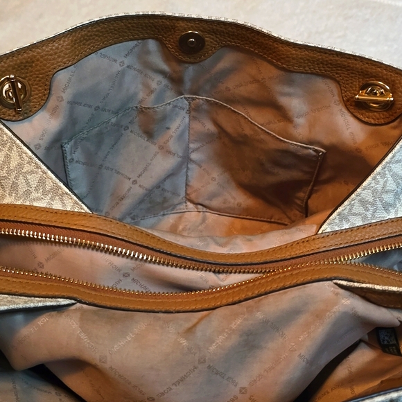 MICHAEL KORS VANILLA LARGE JET SET CHAIN SHOULDER TOTE BAG/ PURSE - Picture 8 of 16